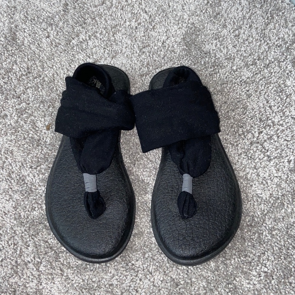 Sanuk sandals never worn size 7